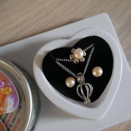 Imaginea din Perla dorințelor în perle cu cercei și inel