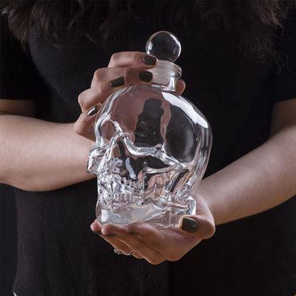 Imaginea Carafa din cristal, în formă de craniu