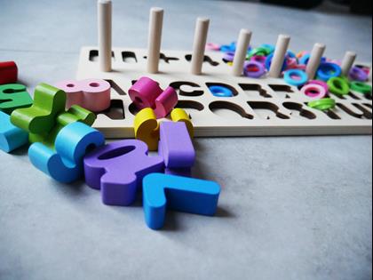 Imaginea din Joc educativ din lemn alfabet și cifre