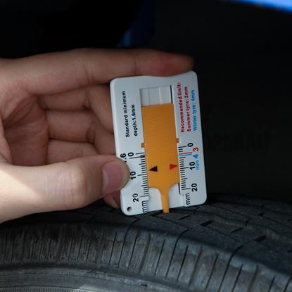 Imaginea Măsurător de adâncime a aderenței pneurilor