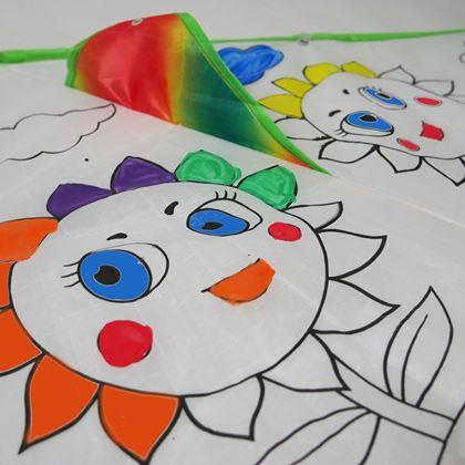 Imaginea din Zbor de colorat cu dragon zburător - flori