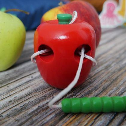 Imaginea din Jucărie din lemn - viermele în măr