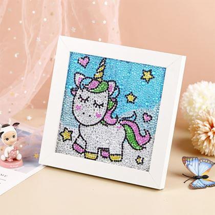 Imaginea din Pictură cu diamante pentru copii - unicorn mic