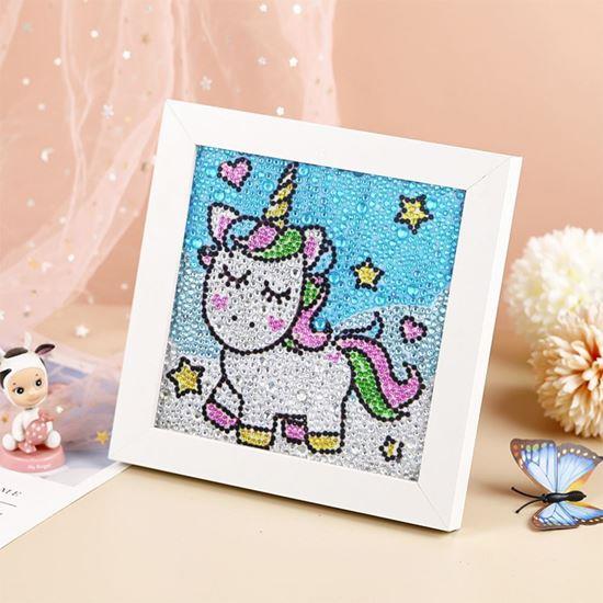 Imaginea din Pictură cu diamante pentru copii - unicorn mic