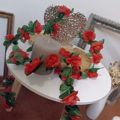 Imaginea din Ghirlandă cu trandafiri - roșie