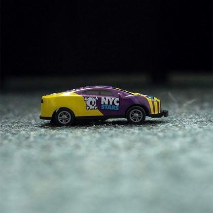Imaginea din Mașinuță de cascadorii - galben violet