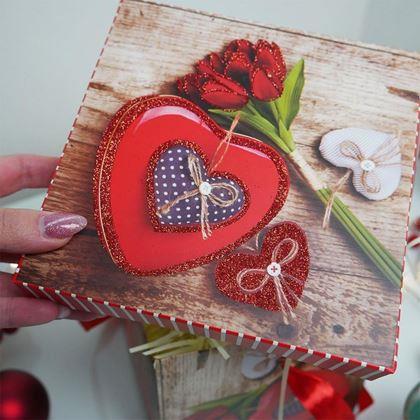 Imaginea din Cutie de cadou 15 cm - inimă cu trandafir