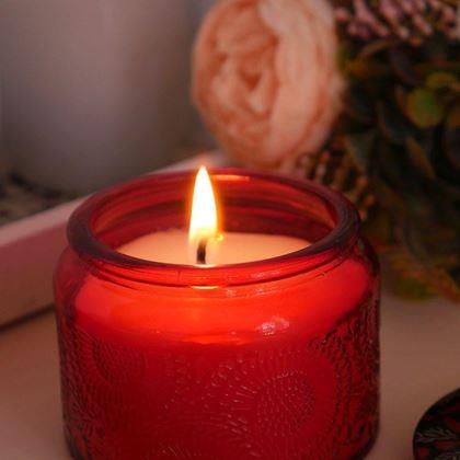 Imaginea din Lumanare parfumată în recipient de sticlă - roșie, cu aromă de levănțică