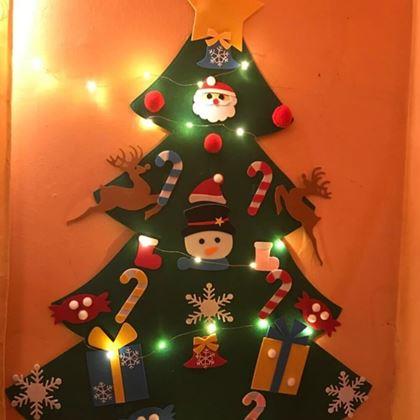 Imaginea din Pom de Crăciun montat pe perete pentru decorare