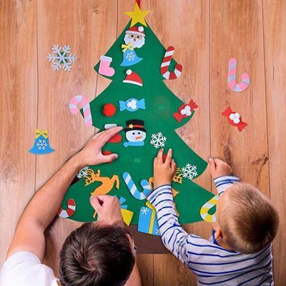 Imaginea Pom de Crăciun montat pe perete pentru decorare