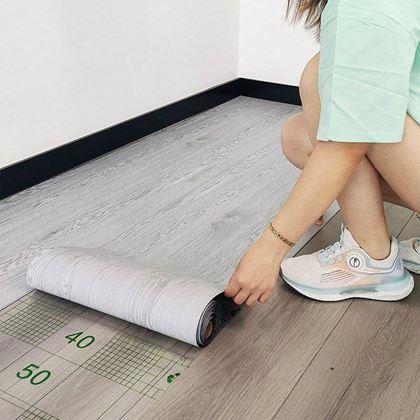 Imaginea din Folie autocolantă pentru pardoseală 200x60 cm - lemn gri