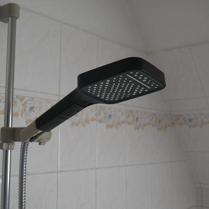 Imaginea din Pară de duș neagră cu 3 moduri de curgere a apei