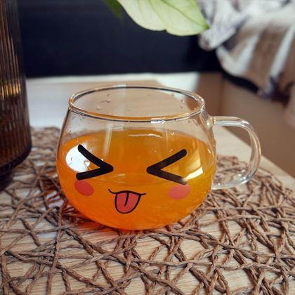 Imaginea din Cana emoji - limbă scoasă afară