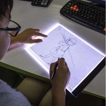 Imaginea din Placă LED luminoasă pentru desenat