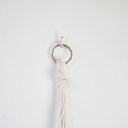 Imaginea din Macrame atârnat pentru un ghiveci de flori - crem