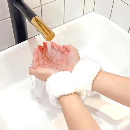 Imaginea din Bentita cosmetică și brățările pentru spălarea feței
