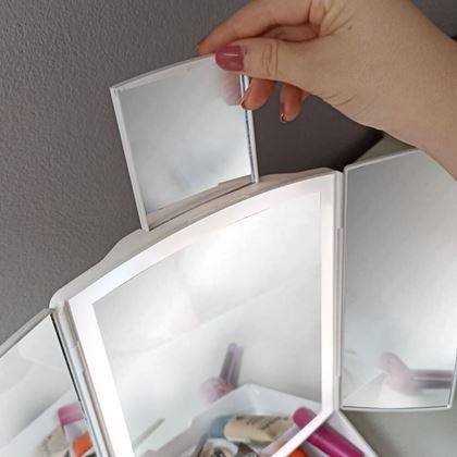 Imaginea din Oglindă cosmetică pliabilă cu iluminare LED