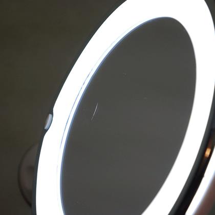 Imaginea din Oglinjoară cu lumină și mărire