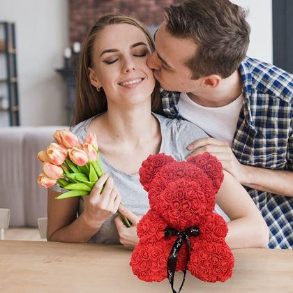 Imaginea din Ursuleț din trandafiri în cutie cadou