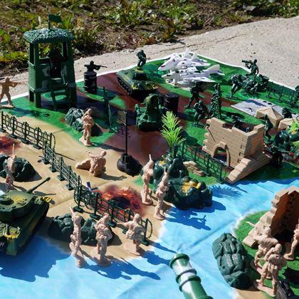 Imaginea din Set militar de 40 de piese cu saltea de joaca