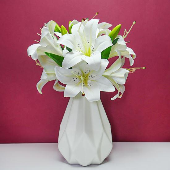 Imaginea din Buchet artificial de crini - alb