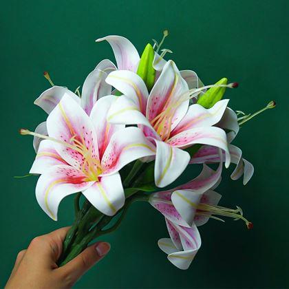 Imaginea din Buchet artificial de crini - roz rozaliu cu dungi