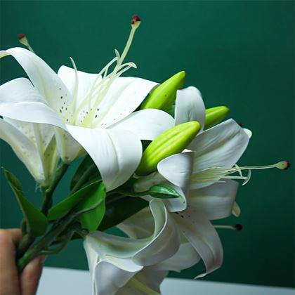 Imaginea din Buchet artificial de crini - alb