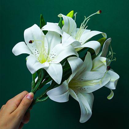 Imaginea din Buchet artificial de crini - alb