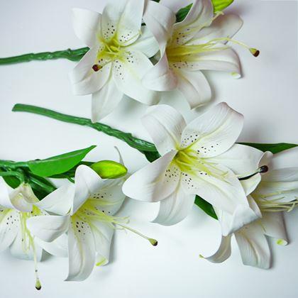 Imaginea din Buchet artificial de crini - alb