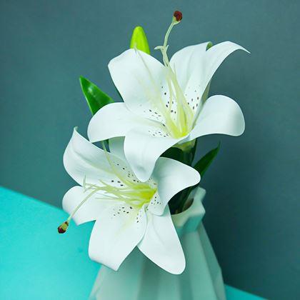 Imaginea din Buchet artificial de crini - alb