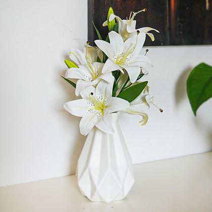 Imaginea din Buchet artificial de crini - alb