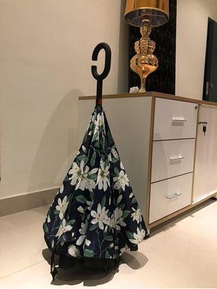 Imaginea din Umbrelă cu închidere inversă  -  flori albe