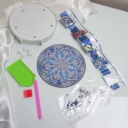Imaginea din Pictură cu diamante lampă LED mandală  -  albastru violet