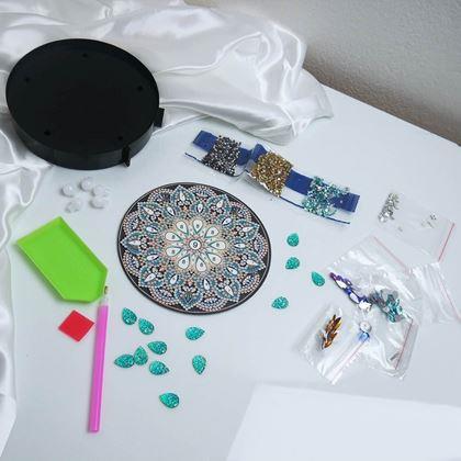 Imaginea din Pictură cu diamante lampă LED mandală  -  auriu argintiu