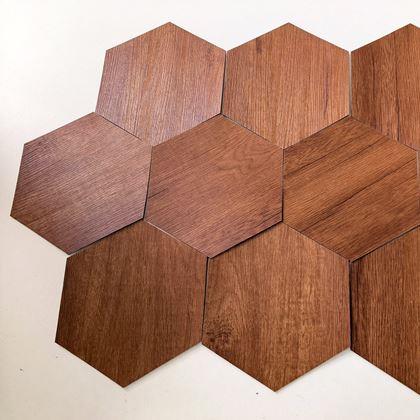 Imaginea din 10 panouri hexagonale autoadezive - lemn închis la culoare