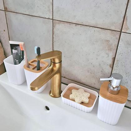 Imaginea din Set de baie alb cu elemente din lemn - 4 piese