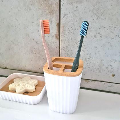 Imaginea din Set de baie alb cu elemente din lemn - 4 piese