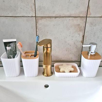 Imaginea din Set de baie alb cu elemente din lemn - 4 piese