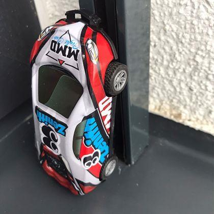 Imaginea din Mașinuță de cascadorii  -  alb roșu