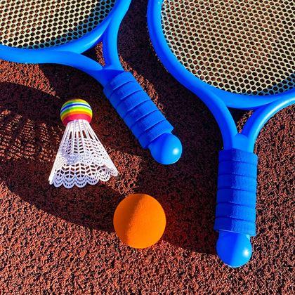 Imaginea din Set de badminton pentru copii – rachete, minge, fluturaș