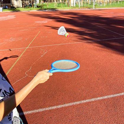 Imaginea din Set de badminton pentru copii – rachete, minge, fluturaș