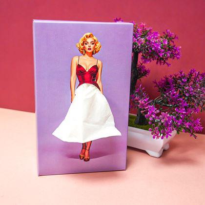 Imaginea din Batiste de hârtie la cutie - doamnă în rochie