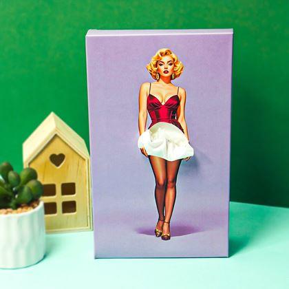 Imaginea din Batiste de hârtie la cutie - doamnă în rochie