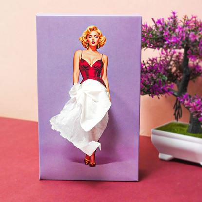 Imaginea Batiste de hârtie la cutie - doamnă în rochie