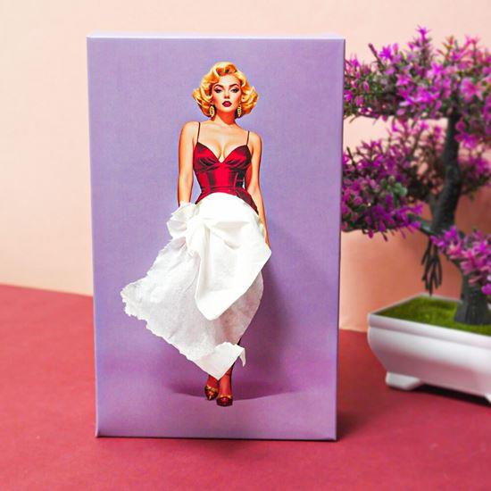 Imaginea din Batiste de hârtie la cutie - doamnă în rochie