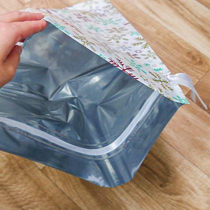 Imaginea din Geanta de ambalare cadou de Craciun cu sfoara - 51x39 cm - fulgi de zăpadă