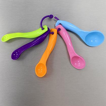 Imaginea din Set de patiserie pentru copii cu ustensile și șorț