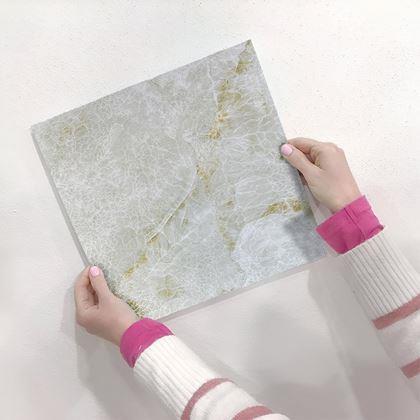 Imaginea din Placă autoadezivă 30x30 cm  -  marmură crem