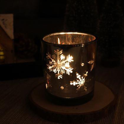 Imaginea din Sfeșnic de Crăciun din sticlă pentru lumânare tip pastilă -  fulgi de zăpadă