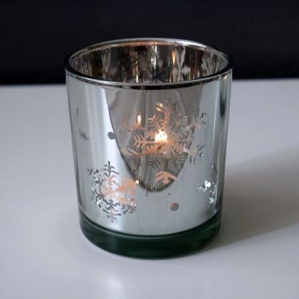 Imaginea din Sfeșnic de Crăciun din sticlă pentru lumânare tip pastilă -  fulgi de zăpadă